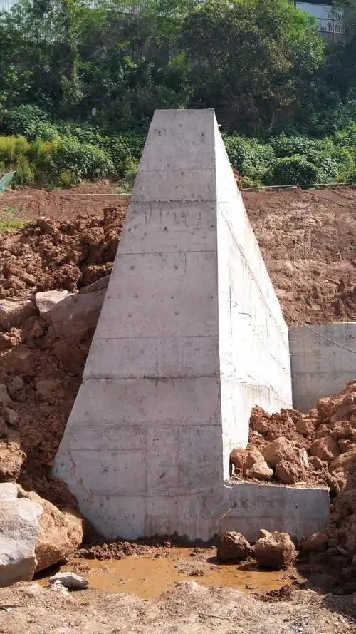 毛石混凝土挡墙混凝土挡墙和毛石挡墙分类