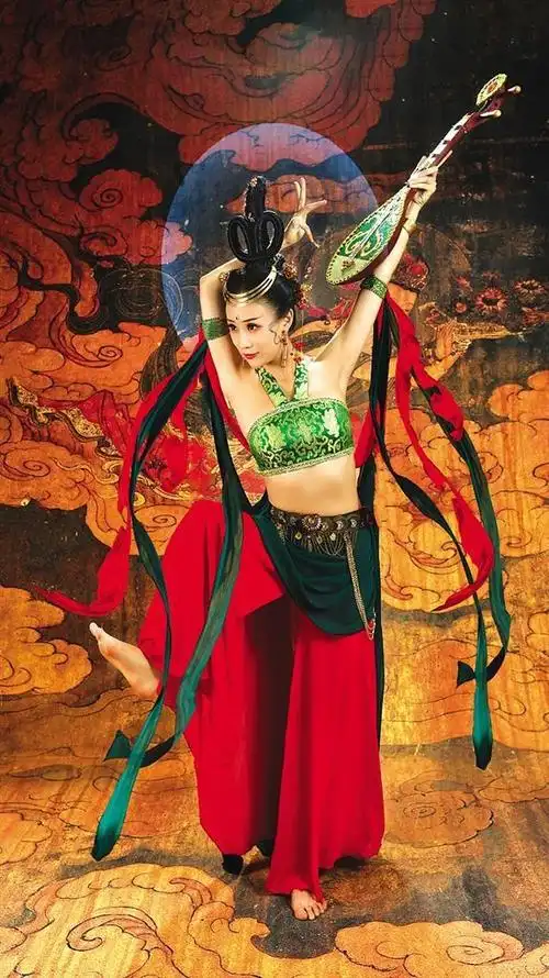 宛如仙女下凡   今年4月,一段拍摄于中山桥的飞天舞视频在