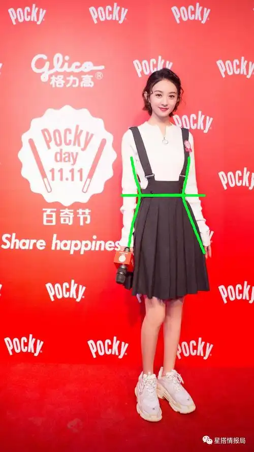 土气厚底鞋除了肩窄头宽和腰细腿短这两个身材上的短板,让赵丽颖看