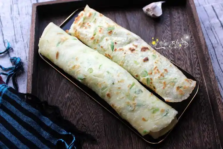 原创手不沾面做薄饼,筷子搅搅就做好,又薄又软10分钟就上桌,真香