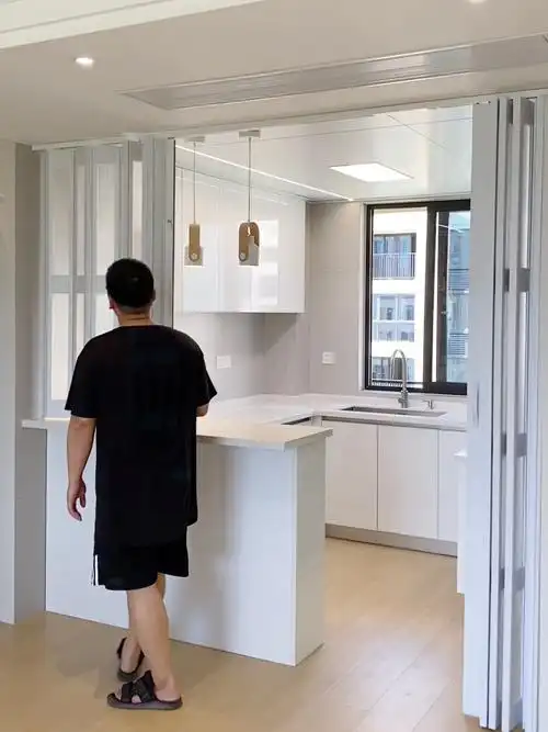 半开放式厨房pvc折叠门燃气已通