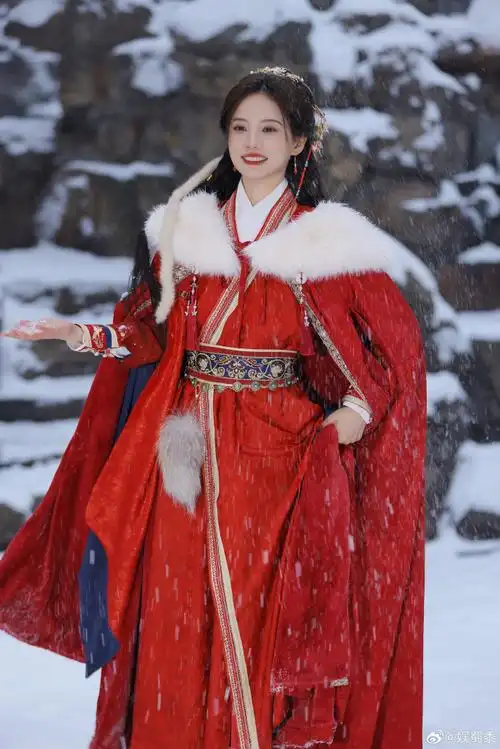 红衣氛围感##姜珮瑶宜古宜今#98能不能来个人把姜珮瑶打包进古装