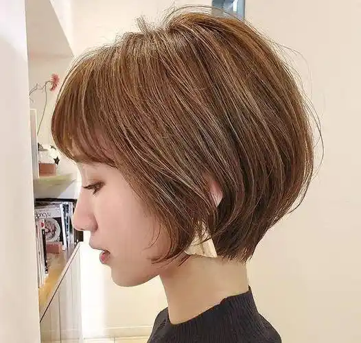 从戚薇的波波头发型,看今年流行的气质短发,选对发型更有女神范_女生