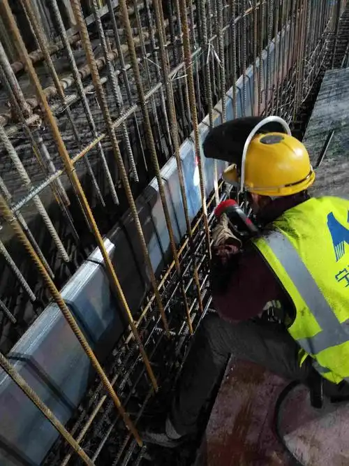 宁波江北区招焊工焊止水钢板长期有活工作地点宁波加班另算