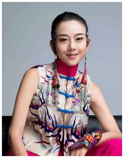 杨丽萍惊艳亮相,艺术拼尽全力!惊为天人,衣服竟是画的!|舞蹈_网易订阅