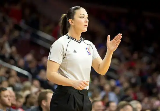 保罗质疑女裁判:我觉得她不适合当裁判_篮球-nba_新浪竞技风暴_新浪网