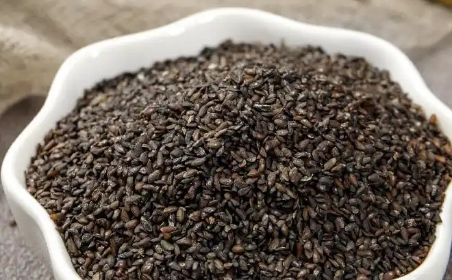 车前子除去杂质盐车前子取净车前子,照盐水炙法炒至起爆声时,喷洒盐水