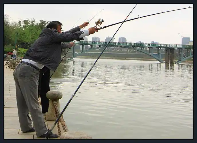 发一组快乐的钓鱼人