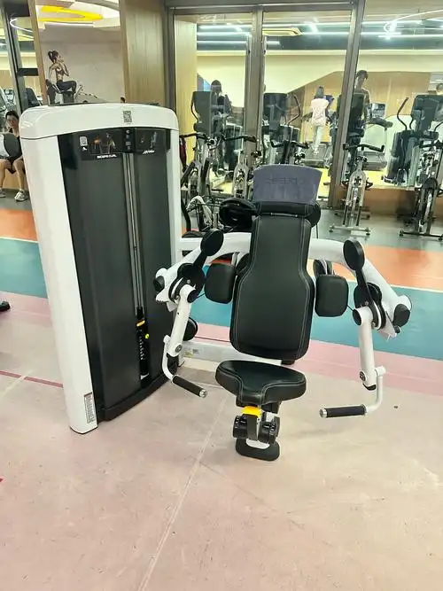 二头肌固定器械训练是一种有效锻炼肱二头肌的方式