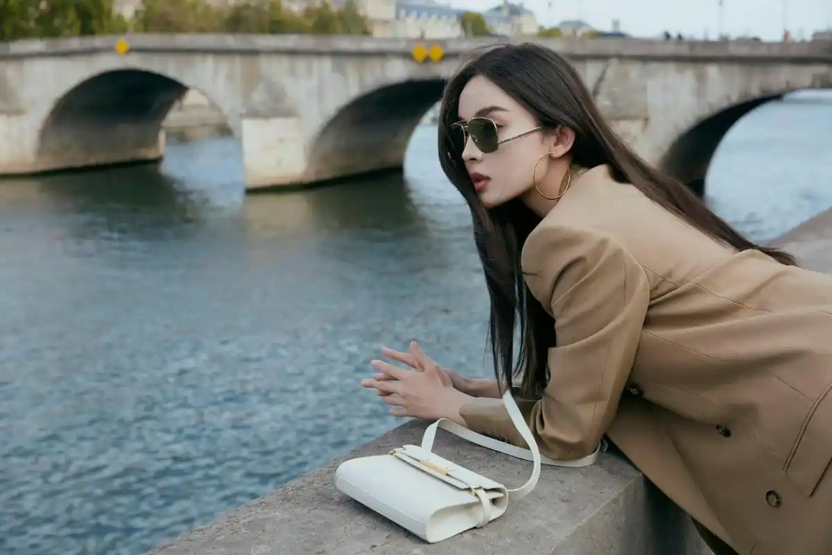 古力娜扎巴黎时尚周造型真美真有气质#美女