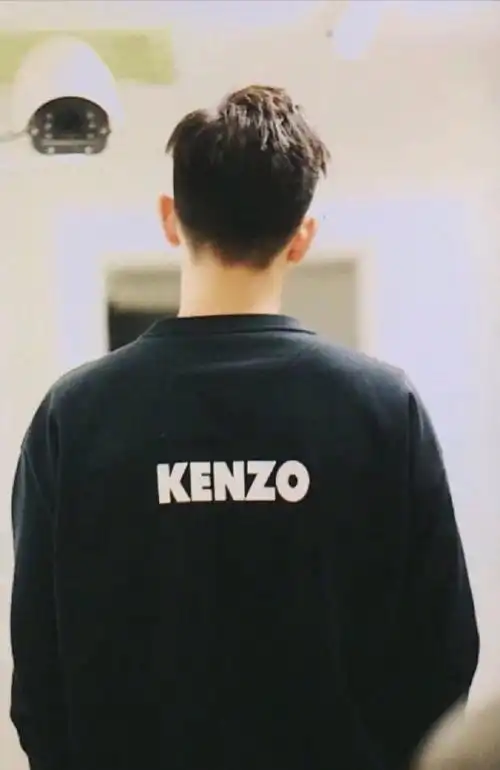 李现说人生的任何阶段都可以敢错#我很爱收集李现的背影,数了数,有两