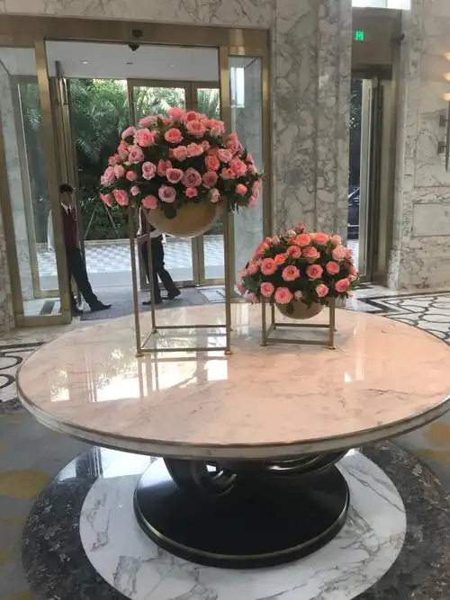 补#海南海口朗廷酒店 大堂都是用的鲜花哦,我本身就非常喜欢花,很欣喜