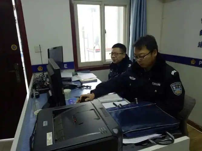 写美篇检查考核结束后,在红土派出所办公室召开会议,等级评定小组对