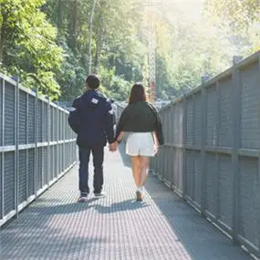 情侣头像两个人的背影