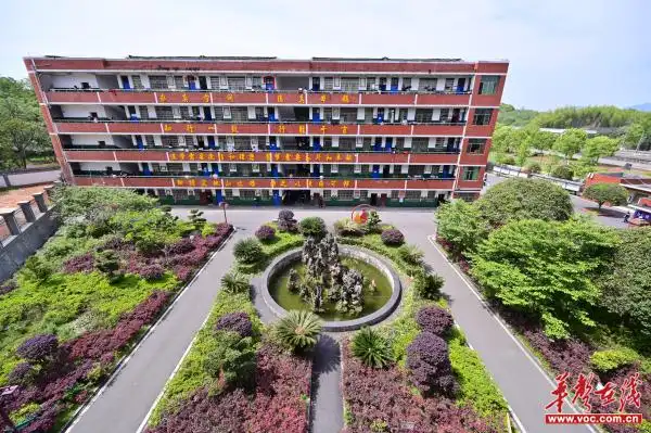 道阻且长行则至 金榜题名终有时——涟源三中严抓教育教学管理实现