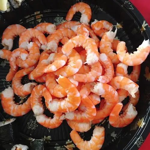 啊～老师帮小朋友剥好的虾,很美味哦