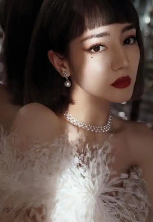 同是泪痣美人:躲过了张嘉倪,逃过了迪丽热巴,却被鞠婧祎留住?