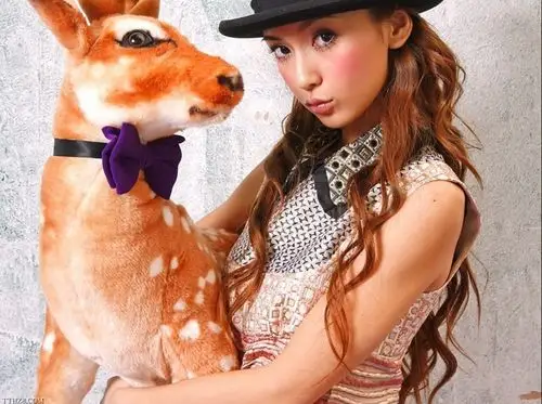 谁知道她叫什么名字?