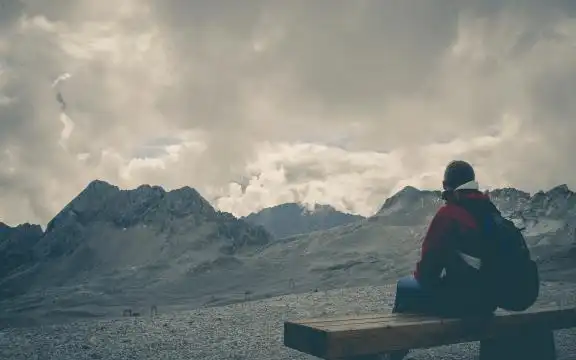 一个人孤独久了的表现