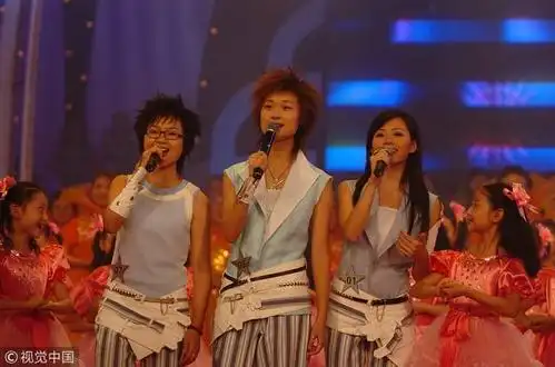 2005年《超级女声》舞台上的张靓颖