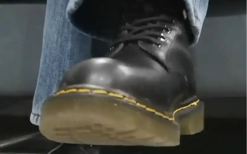 是都喜欢看脏鞋底视角吗?