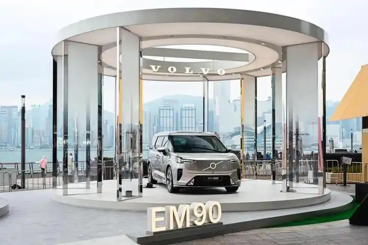 钟爱保姆车的香港人为何抛弃埃尔法和lm移情沃尔沃em90