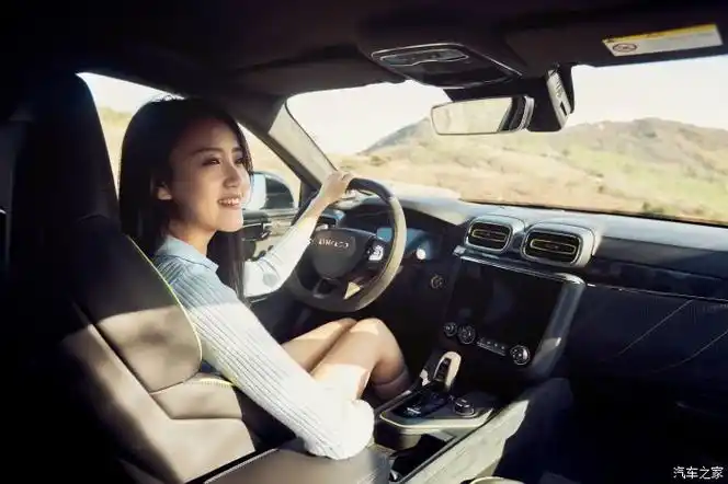 媳妇当车模最美女神当副驾给我最特别的陪伴