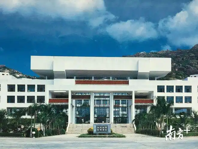 特区40年轮丨1990品质跃升打造粤东高等教育两颗明珠