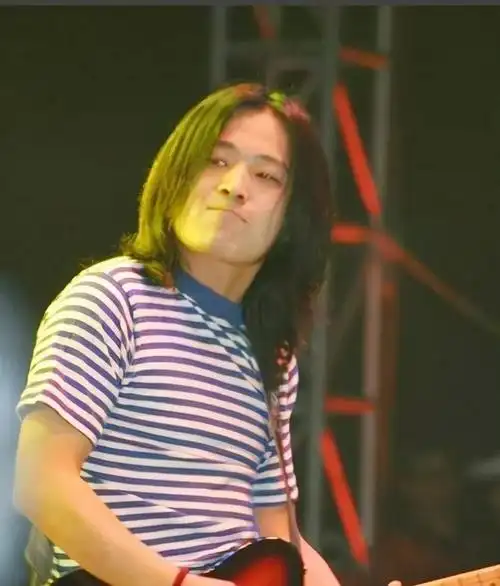 何勇从摇滚战士到精神病人从幸福夫妻到单身一人他怎么了