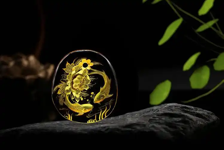 余贤国琥珀阴雕的文化底蕴和艺术魅力应得到传承