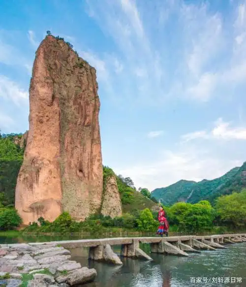 誉为"天下第一峰"之称,宛如仙境,大多数古装剧在此取景