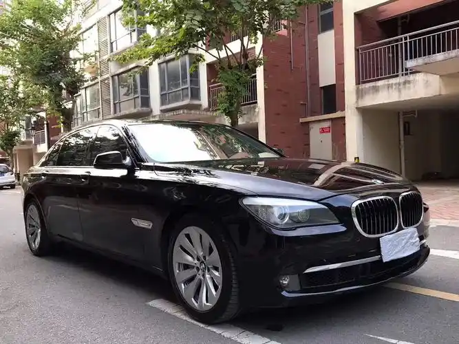 老款宝马750不论是外观还是内饰气场十足