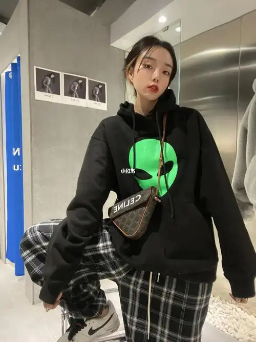 ootd巴黎世家外星人卫衣77百搭格子裤