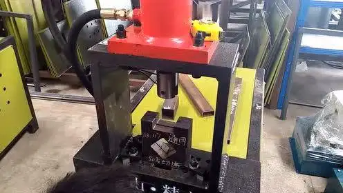 方管切断模具操作视频--快速掌握方管切断下料模方法