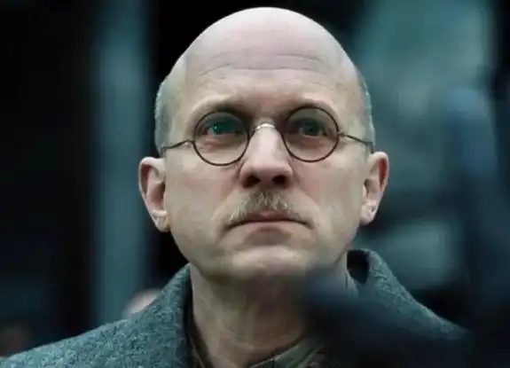 他们犹如魔鬼一般肆意的烧杀,奸淫,给南京的天空抹上一模黑色的迷雾