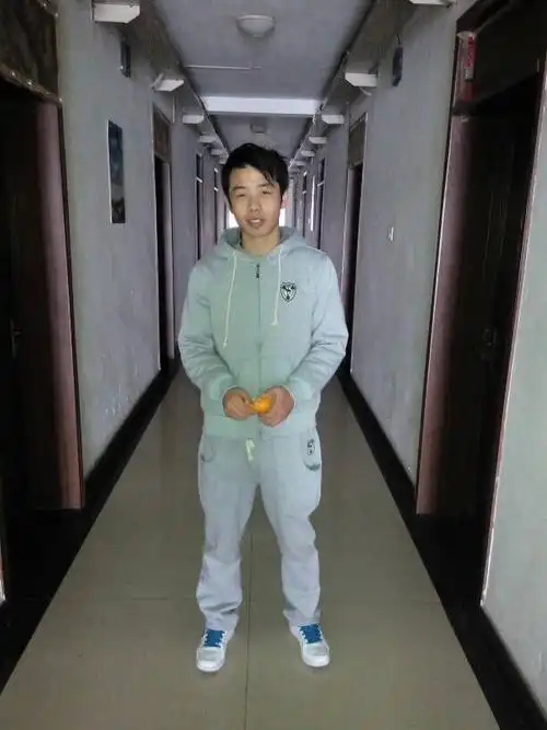 男的身高1米75 体重120斤 是不是很瘦