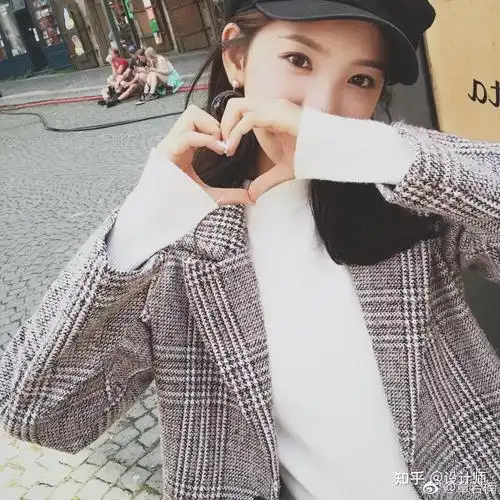 11个自拍姿势剪刀手抓头发托腮捏脸一个比一个好看