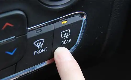 车上除雾的是哪个开关?