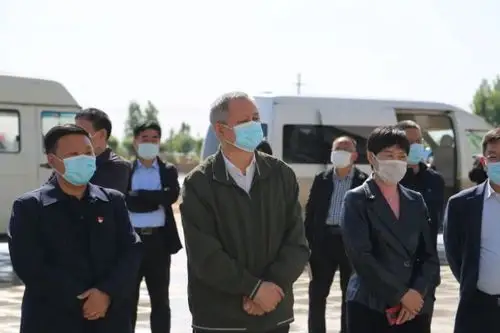 打开腾讯新闻,查看更多图片 >5月5日上午,元氏县县委书记郑巍,县长