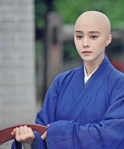 四位女明星的光头造型,周迅霸气十足,范冰冰依旧是女神