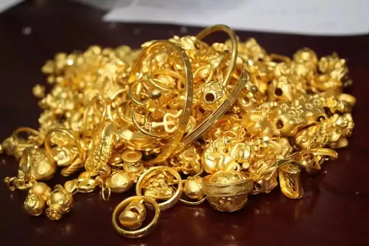 10斤金银首饰当场变现36万余元