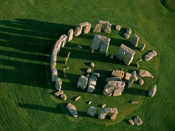 the site started out modestly around 3100 b.c.600_450