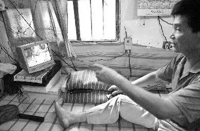 男公厕装摄像头 安装者称防止有人搞破坏[图]