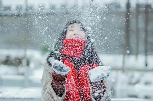 雪景人像 人像 人像 下雪 女生 飞溅 写真 户外 冬季 白冷人 雪花 7mx