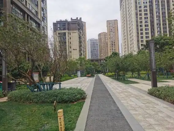 昆明官渡新螺蛳湾俊发观云海云中苑整租押一付一螺蛳湾精装修带家具