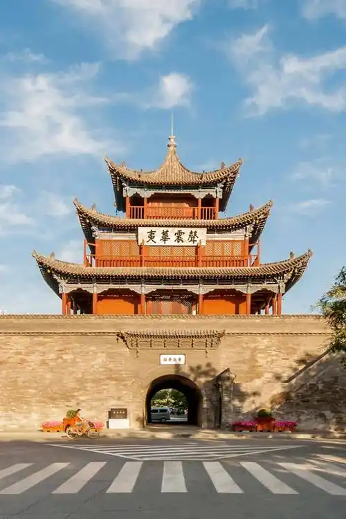 酒泉鼓楼 图片来源:摄图网明洪武二十八年(1395年)时,明政府扩展城垣