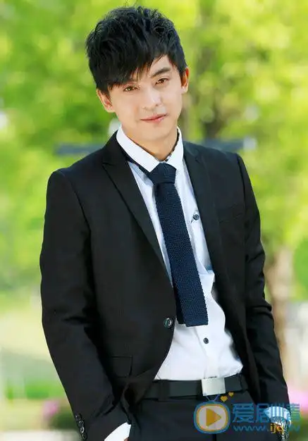 李佳航个人资料简介_李佳航图片写真_生活照_家庭背景-明星库