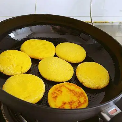 81期 农家乐中的锅贴饼子(玉米饼子 大饼子)