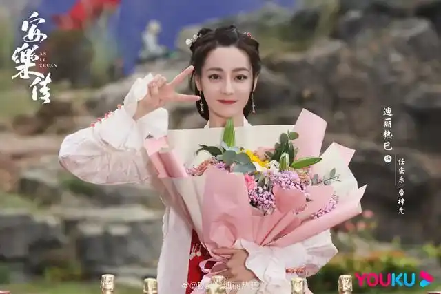 球状闪电之前女主定的一直都是迪丽热巴,但这段时间,这个项目的投资方