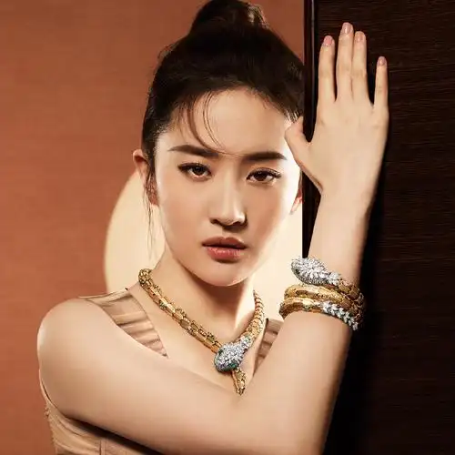 bvlgari宝格丽全球品牌代言人@刘亦菲演绎serpenti高级珠宝系列作品